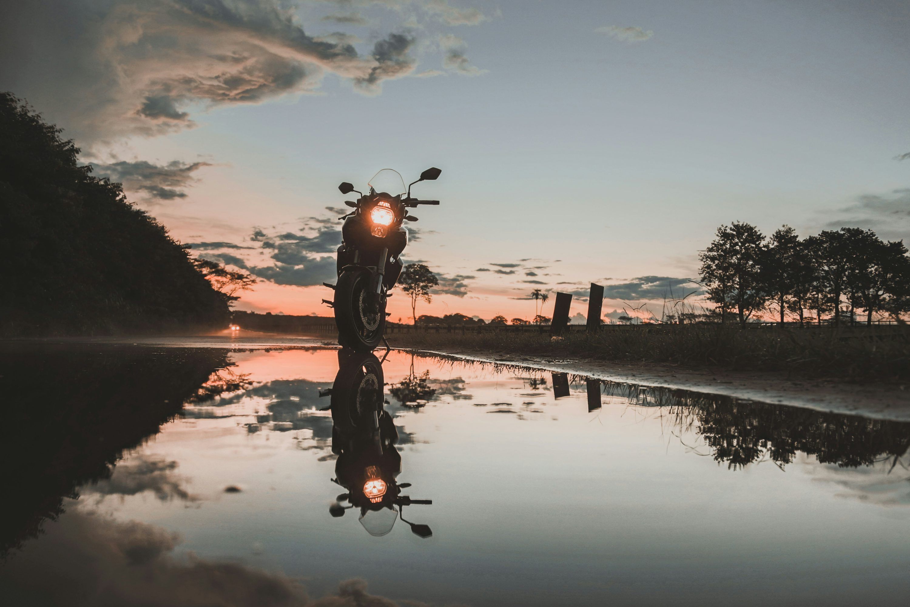 3000x2000 Worm's Eye View Photography Of Black Motorcycle Photo