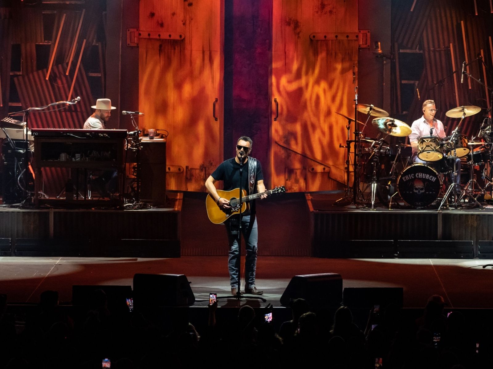 1600x1200 Eric Church gave one hell of a show at the Amp on Summerfest's opening night