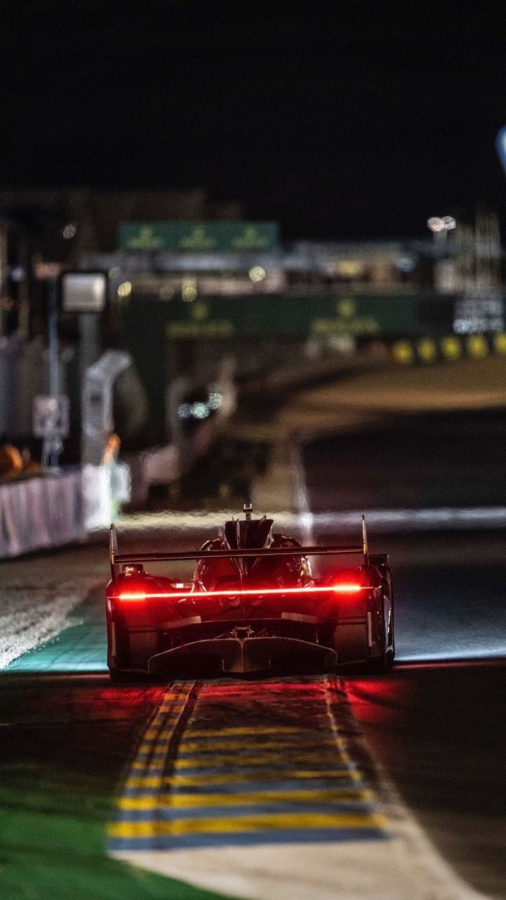 736x1308 Ferrari 499P