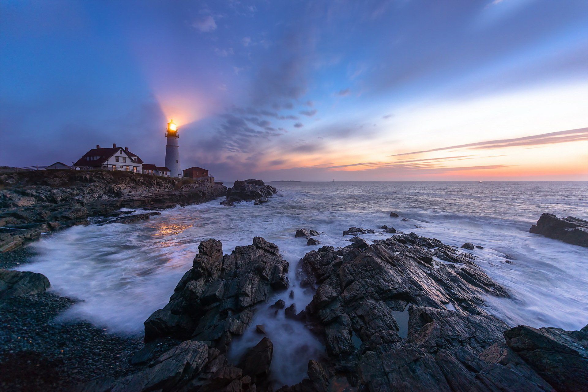 1920x1282 Coastal Lighthouse at Dusk: Guiding Light on the Horizon Wallpaperx1282
