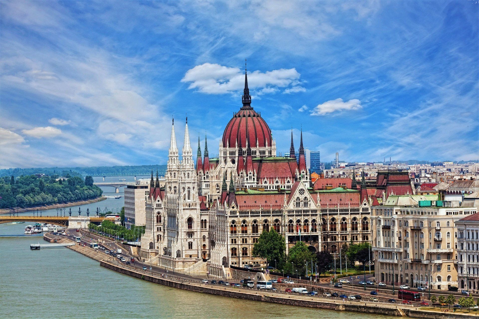 1920x1280 Budapest Majesty: 4K Ultra HD Cityscape Wallpaperx3000