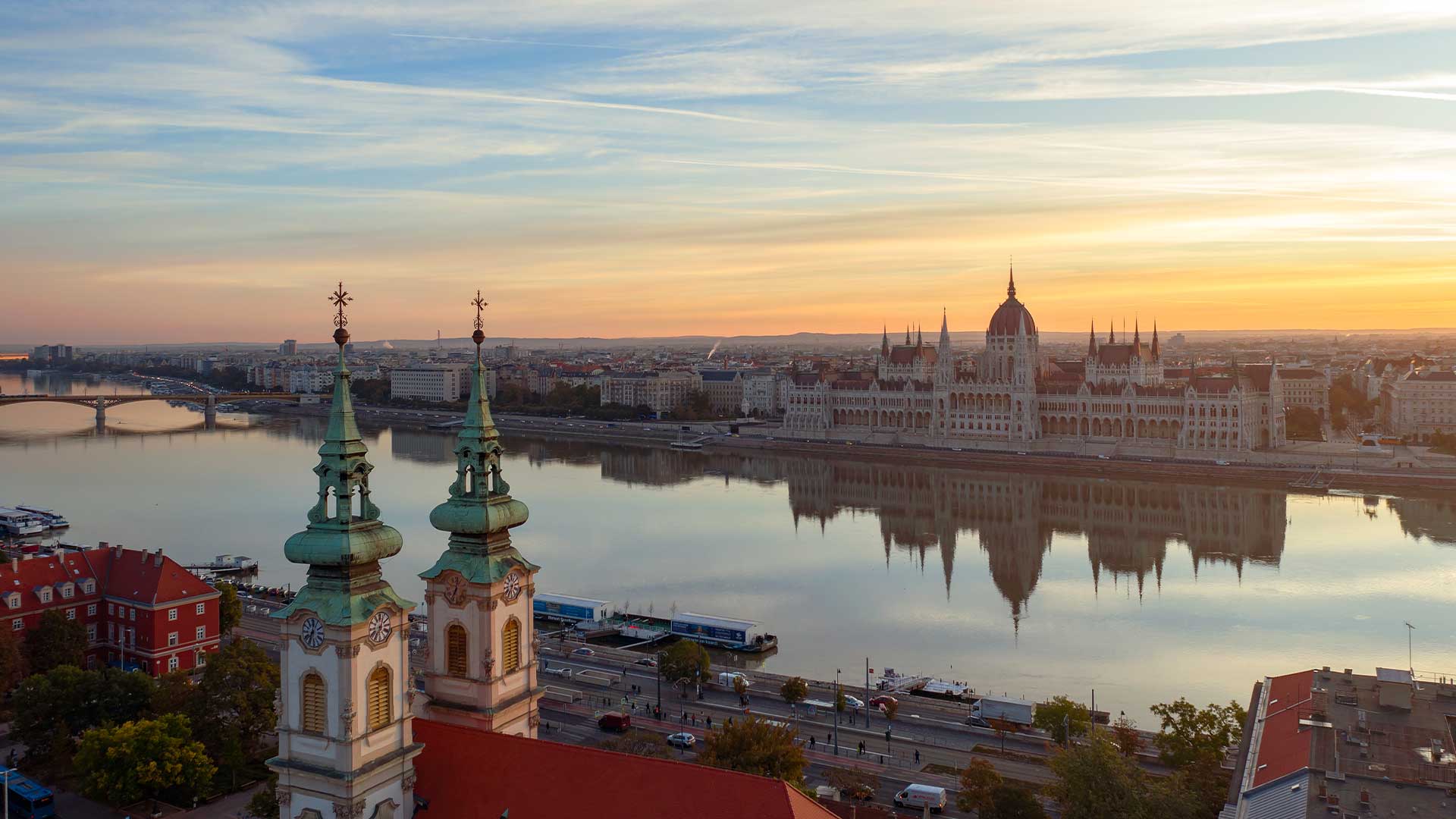 1920x1080 Exploring Budapest's rich architectural heritage