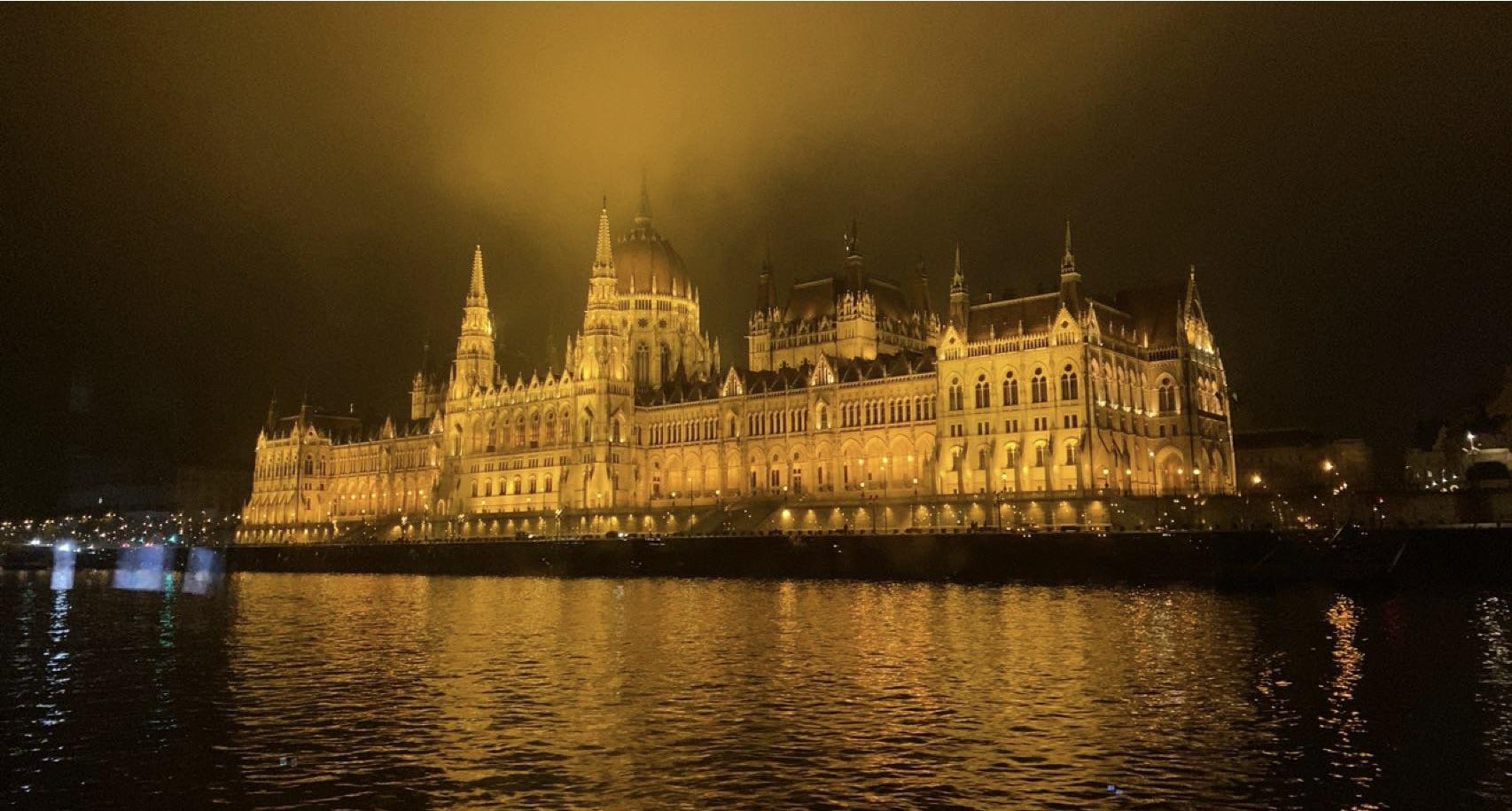 1706x915 Budapest, Hungary