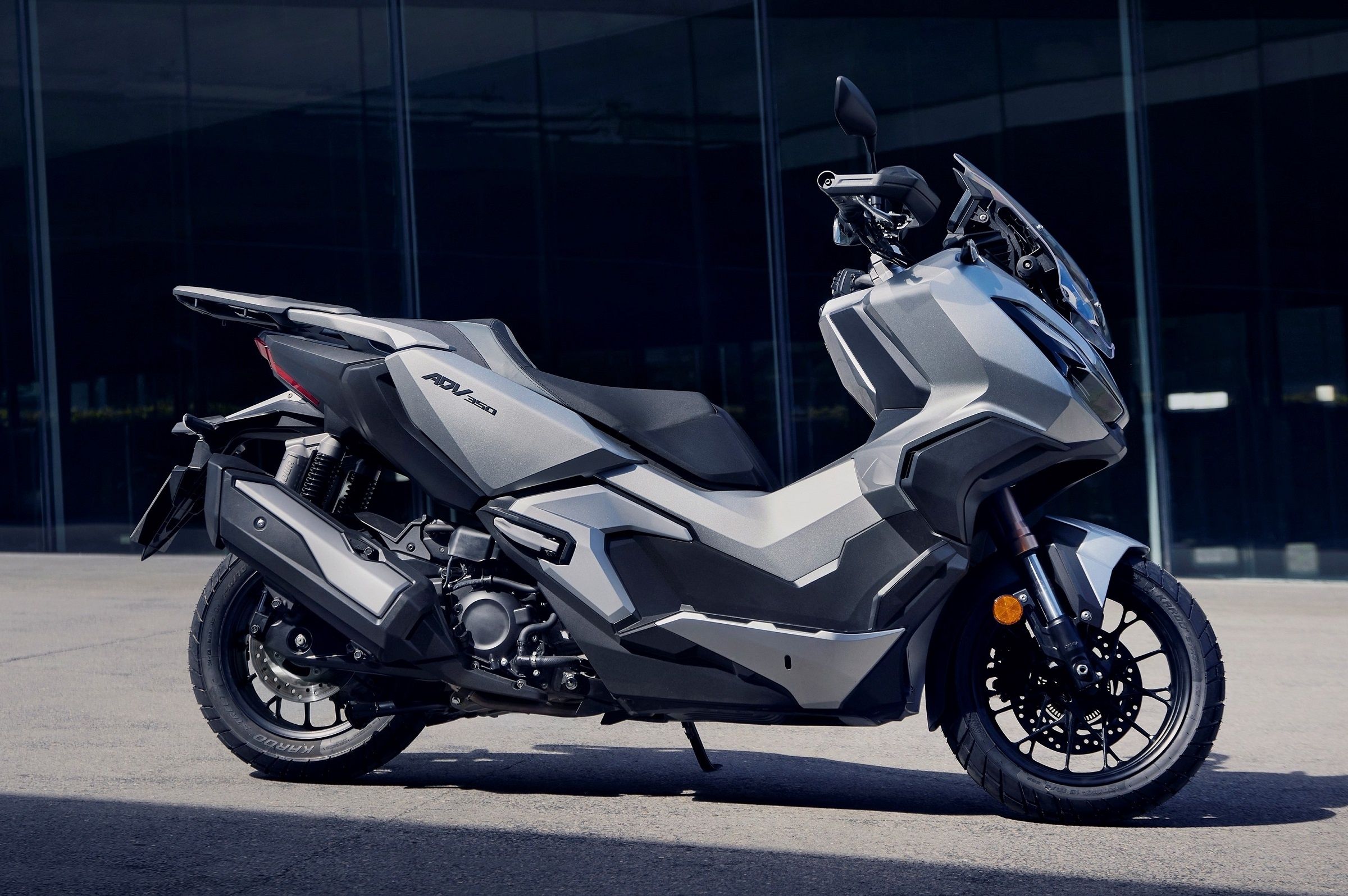 2400x1596 Honda ADV350 Wallpaper