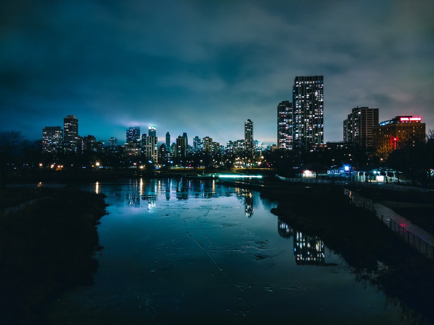 1400x1049 Smartphone Night Photography Shootout: ZenFone 4 Pro vs. U11 vs. V30 vs. S8