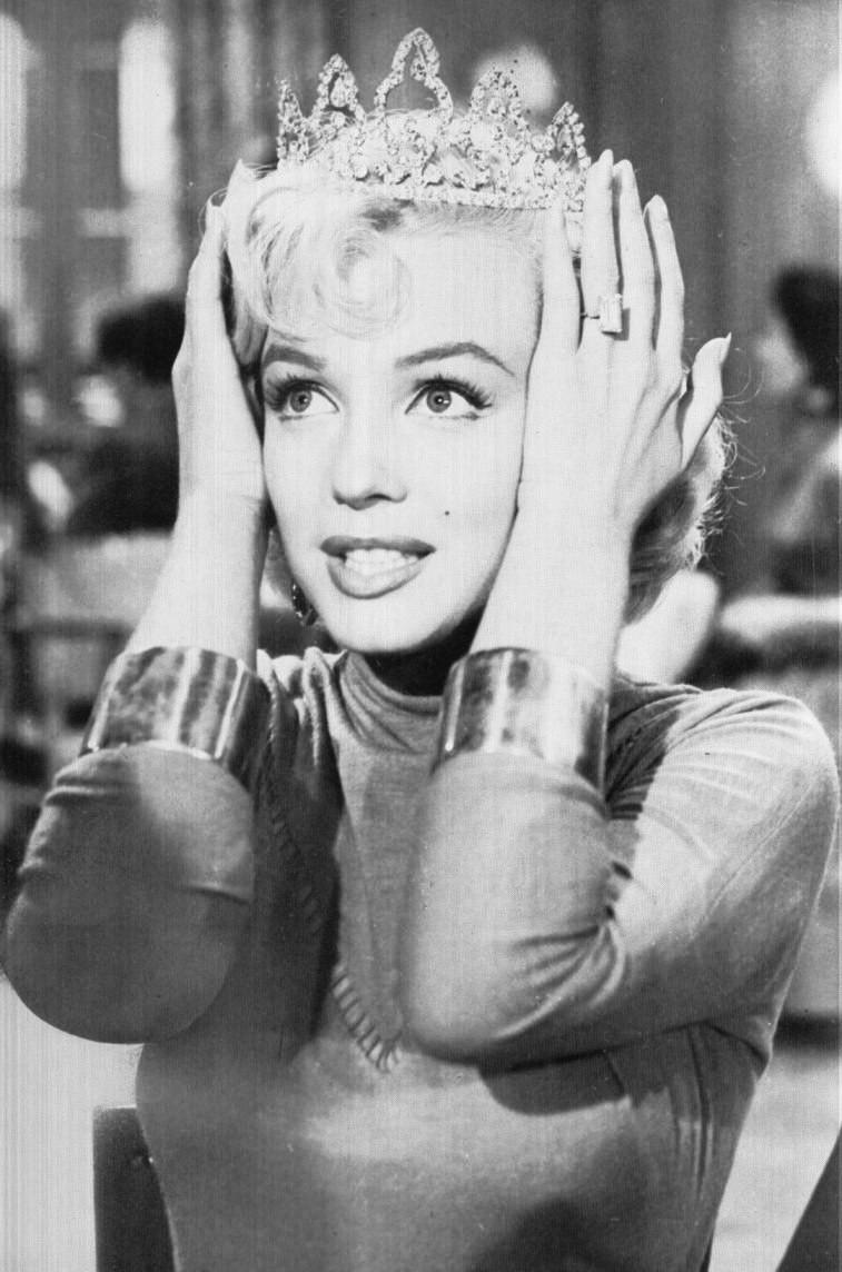 757x1144 Marilyn Monroe Phone Wallpaper