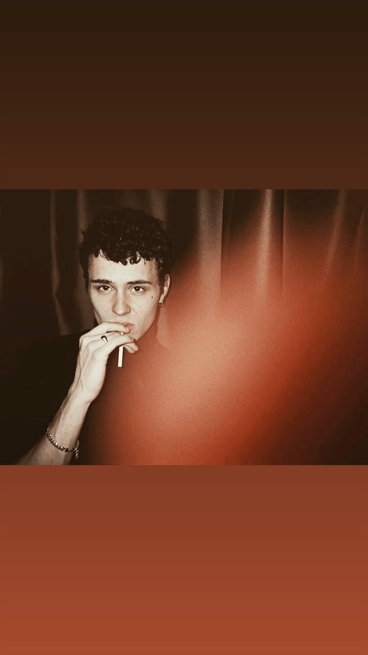 720x1280 Arón Piper Wallpaper