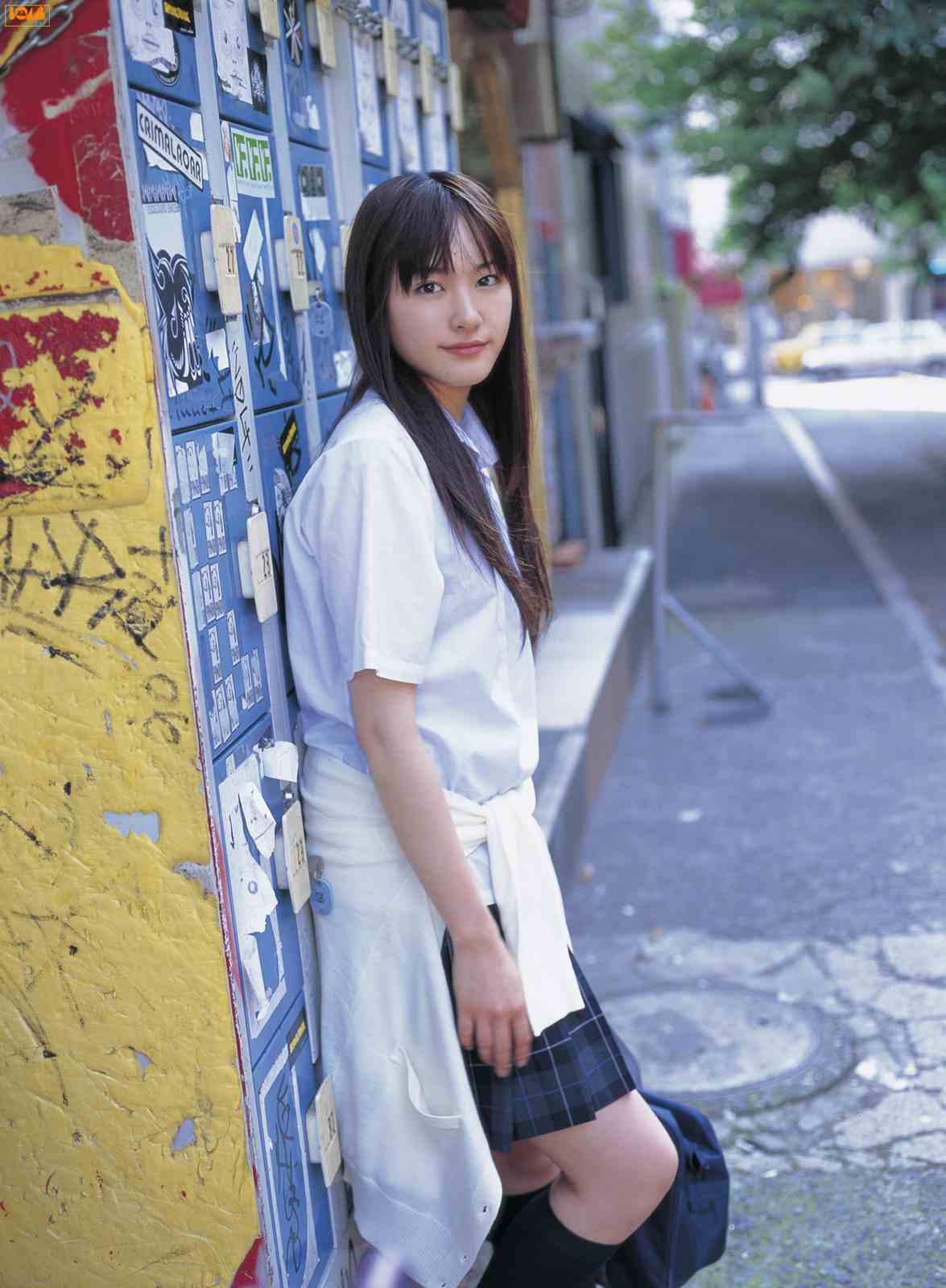 1175x1600 Yui Aragaki Wallpaper
