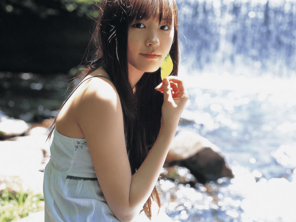 1024x768 Yui Aragaki Wallpaper