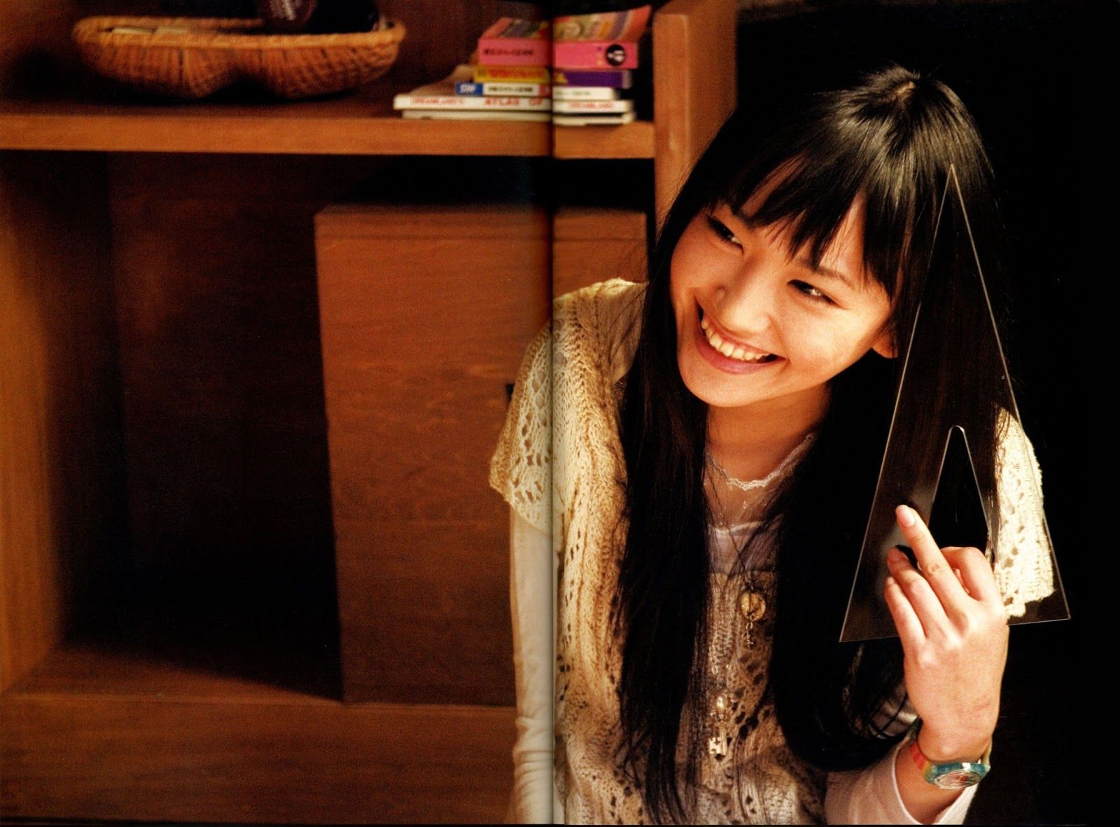1600x1181 Rhythm Emotion: Yui Aragaki