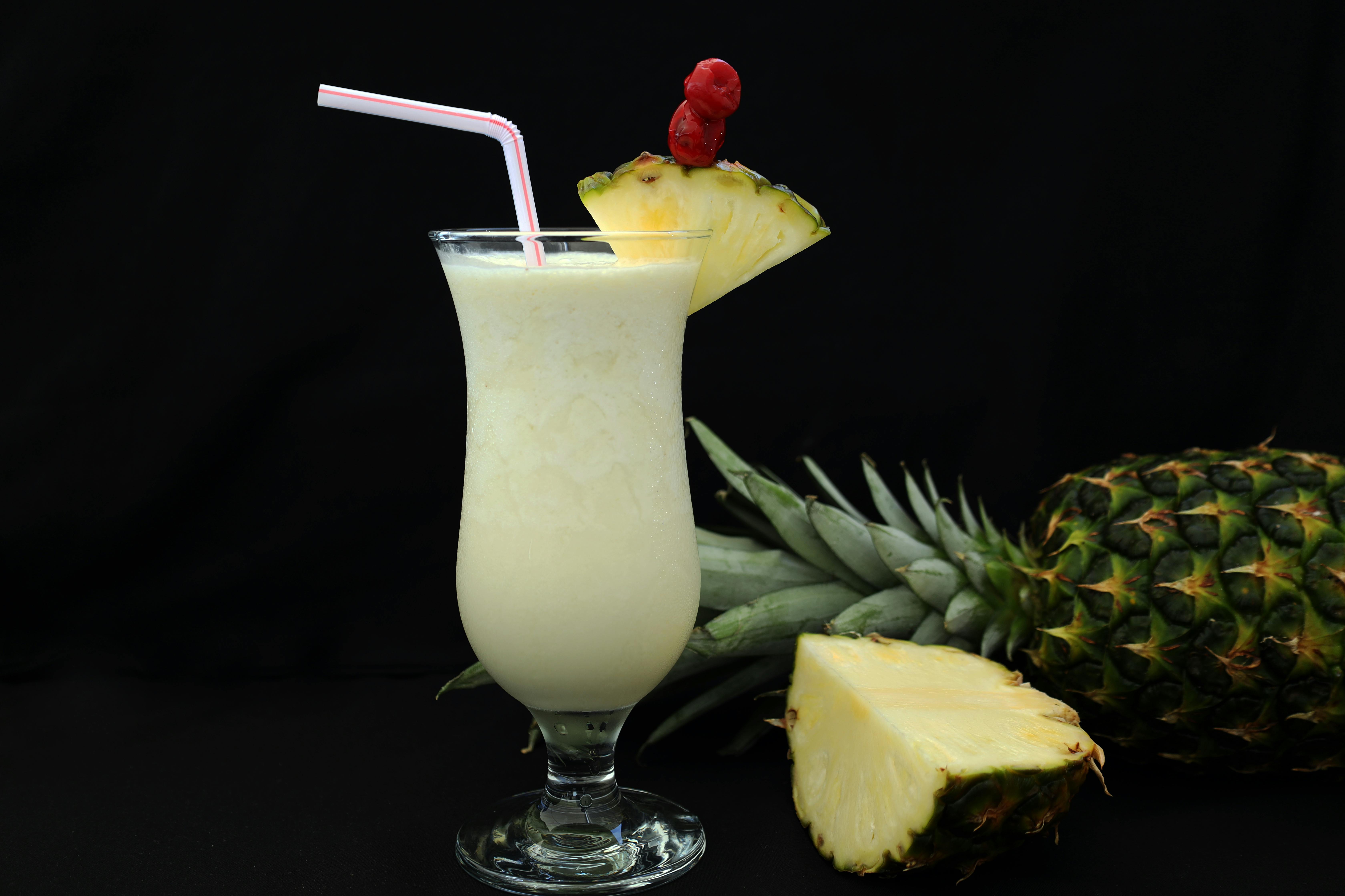 6720x4480 Close Up Shot Of A Glass Of Pina Colada · Free