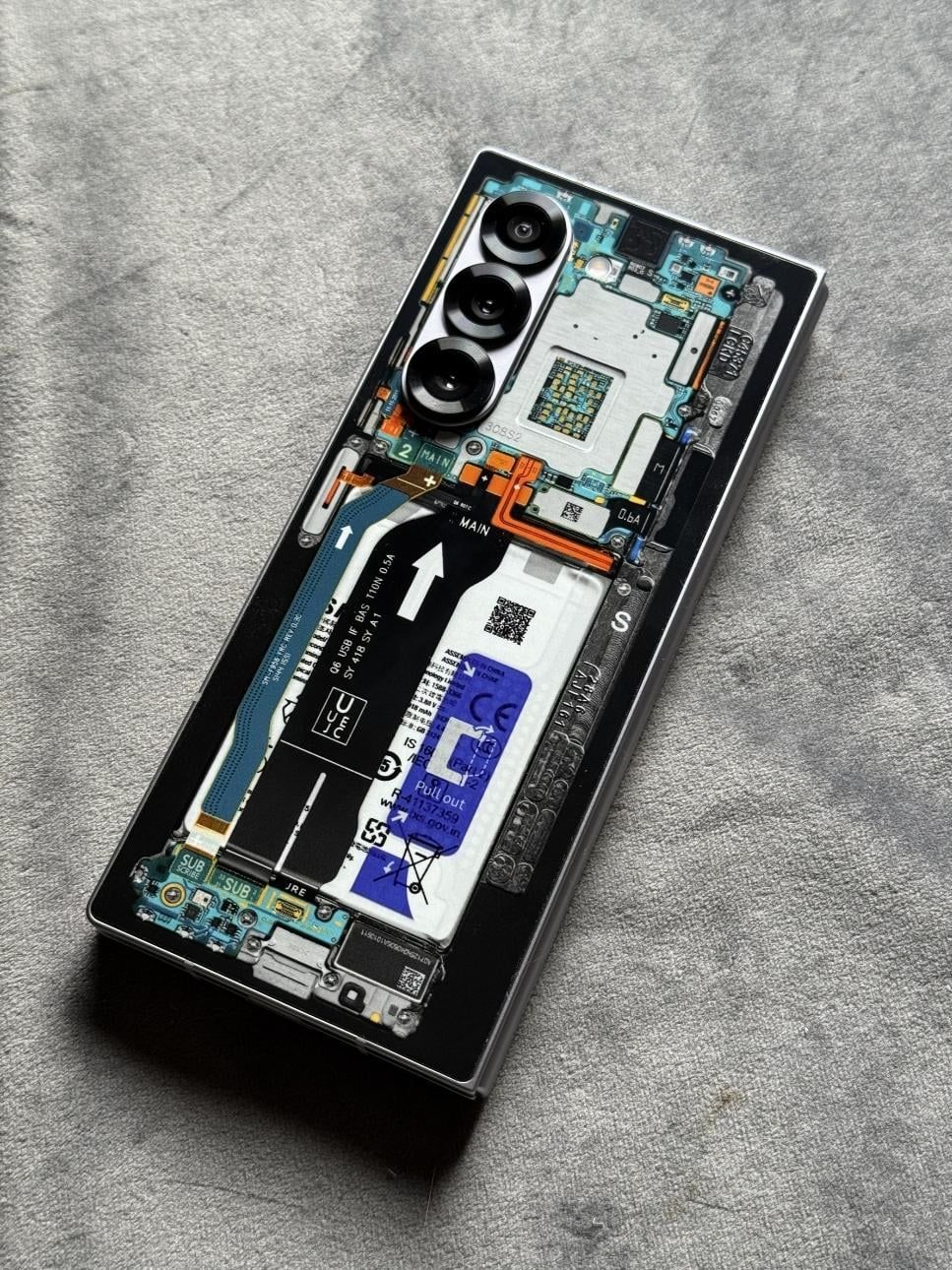 967x1290 Fold 6 Teardown X Ray Wallpaper