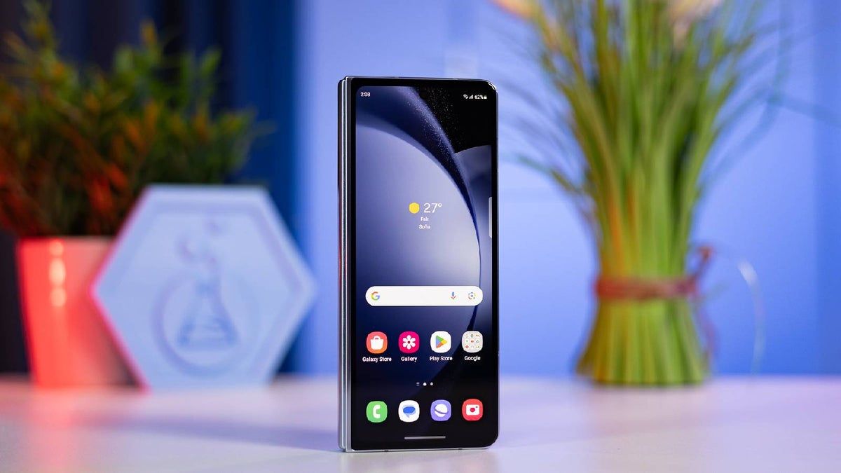 1200x675 Here's our first possible glimpse at Galaxy Z Fold 6's external screen with symmetrical bezels