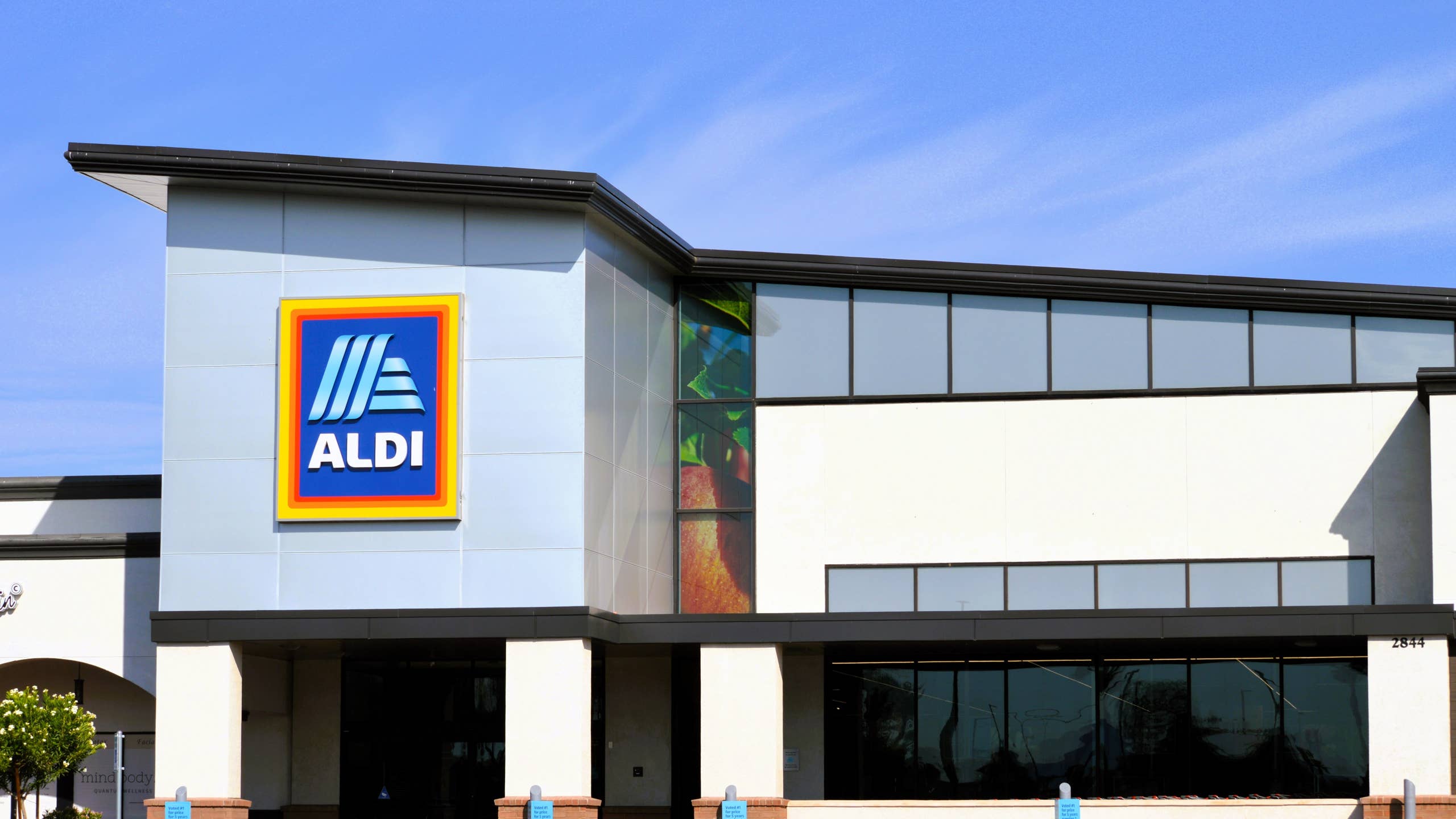 2560x1440 Aldi Brings Back Fan Favorite Burgers They Call 'The Best Ever''s Journal