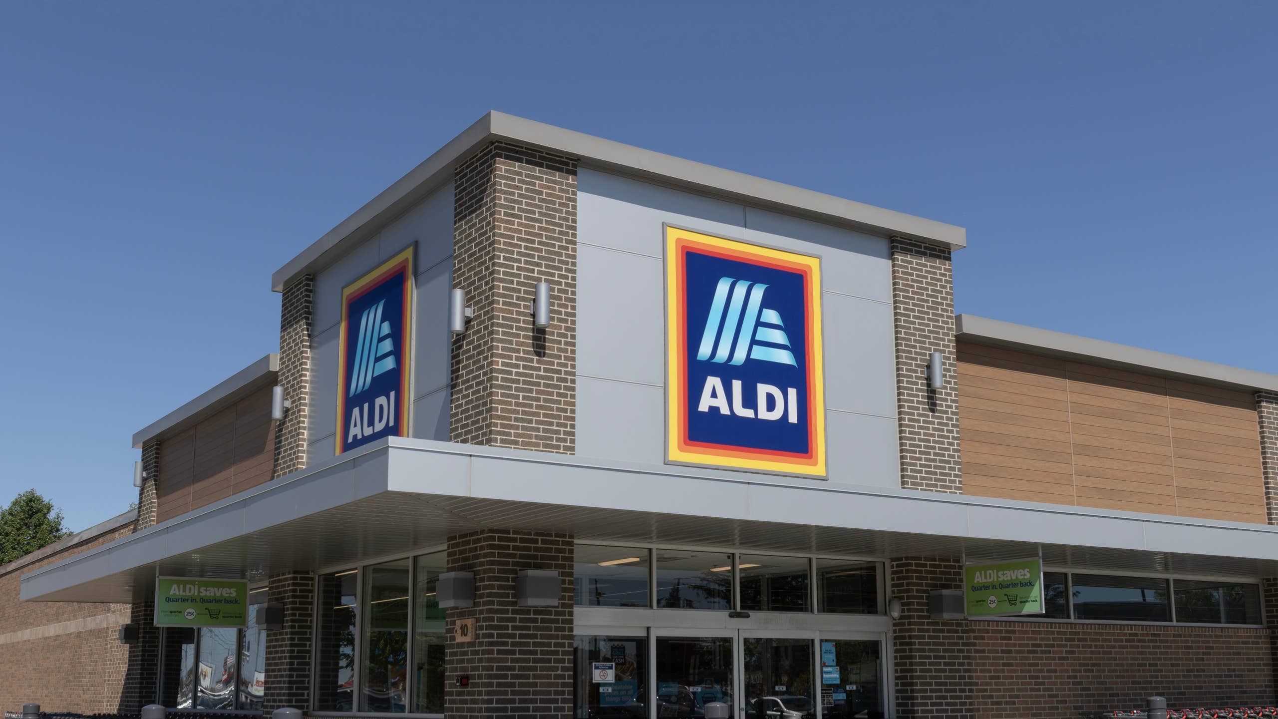 2560x1440 Aldi Drops $15 Wooden Dinner Board That Will Fly Off Shelves's Journal