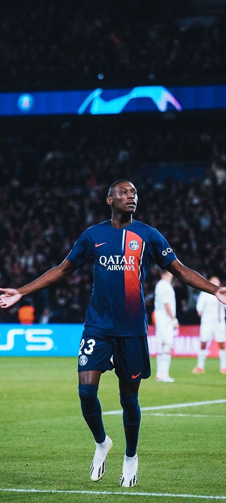 736x1635 Kolo Muani Psg
