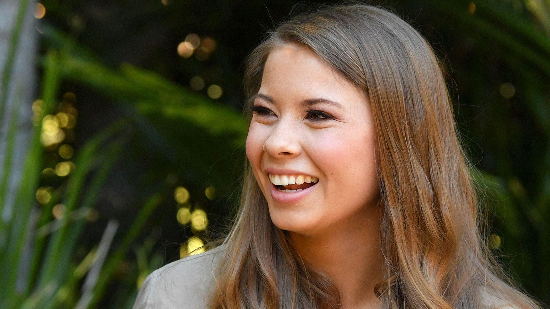 1920x1080 Bindi Irwin's heart beats for protecting our beautiful planet