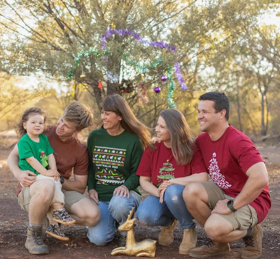 960x890 Bindi Irwin fans notice sweet detail in Irwin family Christmas card Lifestyle Australia