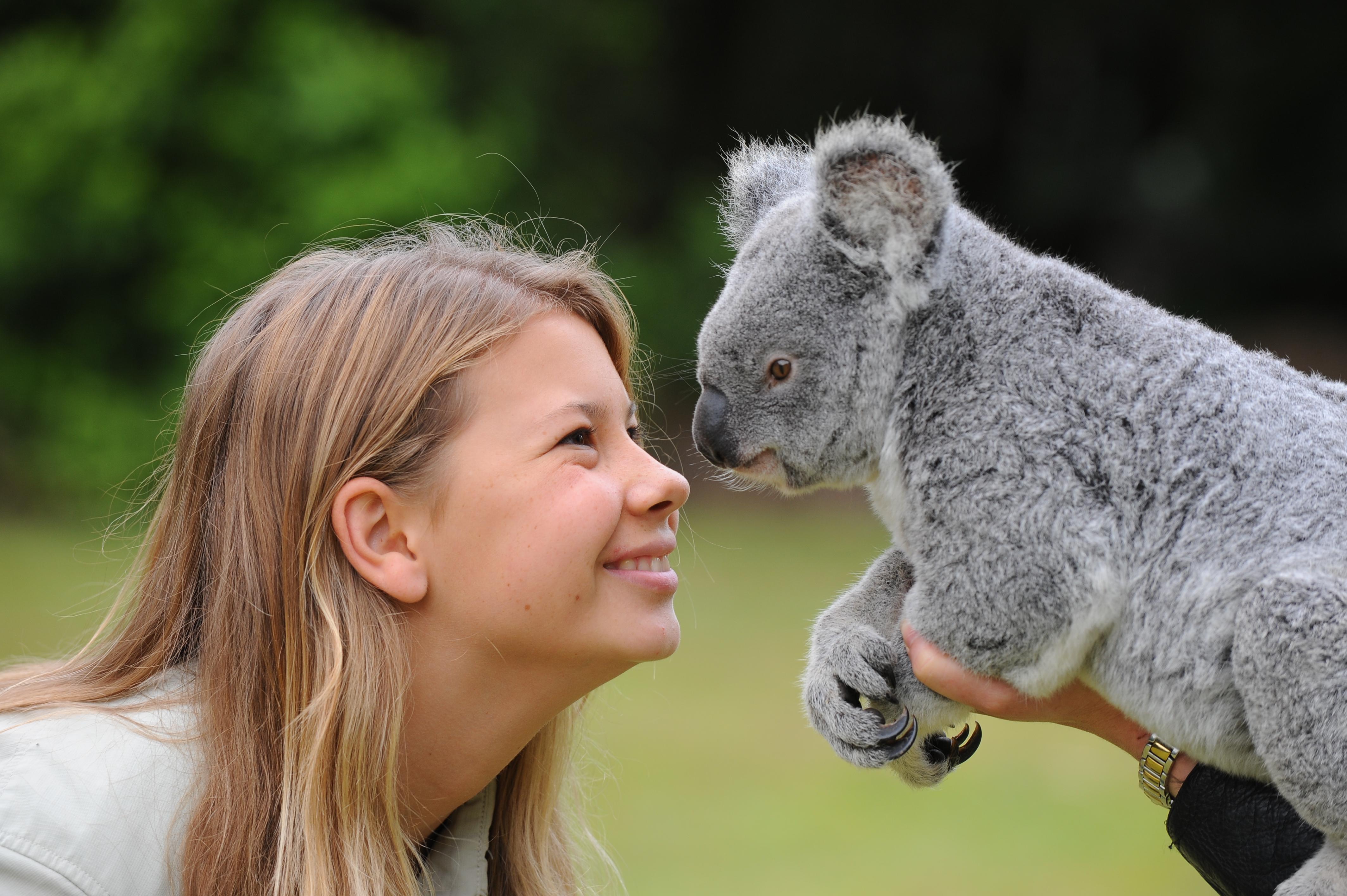 4256x2832 Bindi Irwin Wallpaper