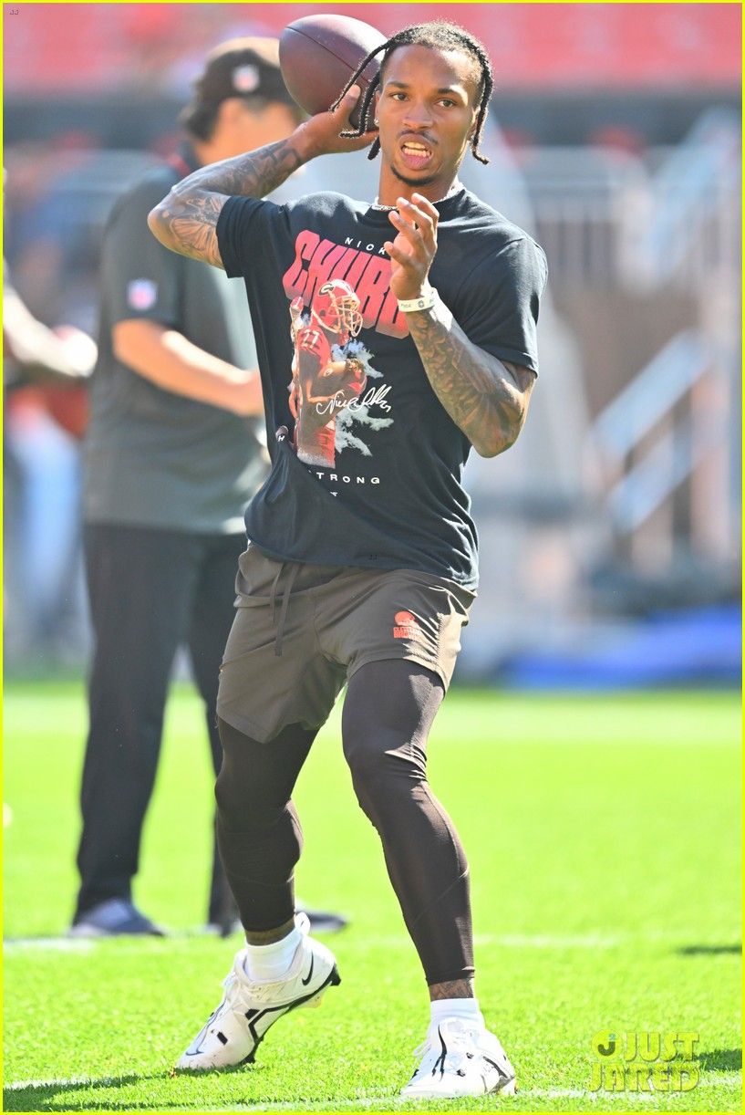 817x1222 Is Dorian Thompson Robinson Single Or Dating Anyone? Everything We Know About His Personal Life: Photo 4986626. Dating History, Dorian Thompson Robinson, Football, Nfl Photo. Just Jared: Entertainment News