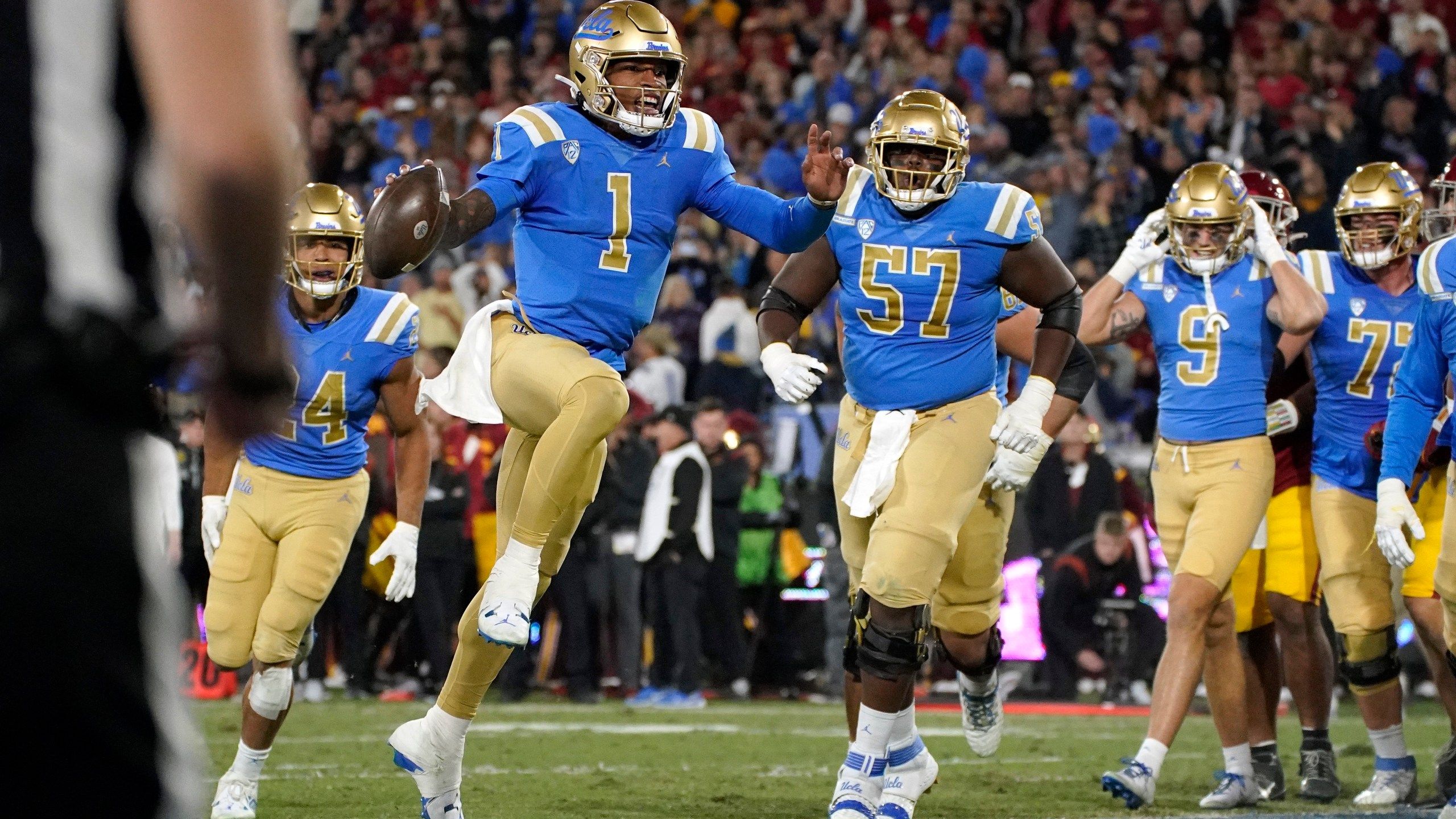 2560x1440 No. 7 USC Outlasts No. 16 UCLA To Reach Pac 12 Title Game. FOX 4 Kansas City WDAF TV. News, Weather, Sports