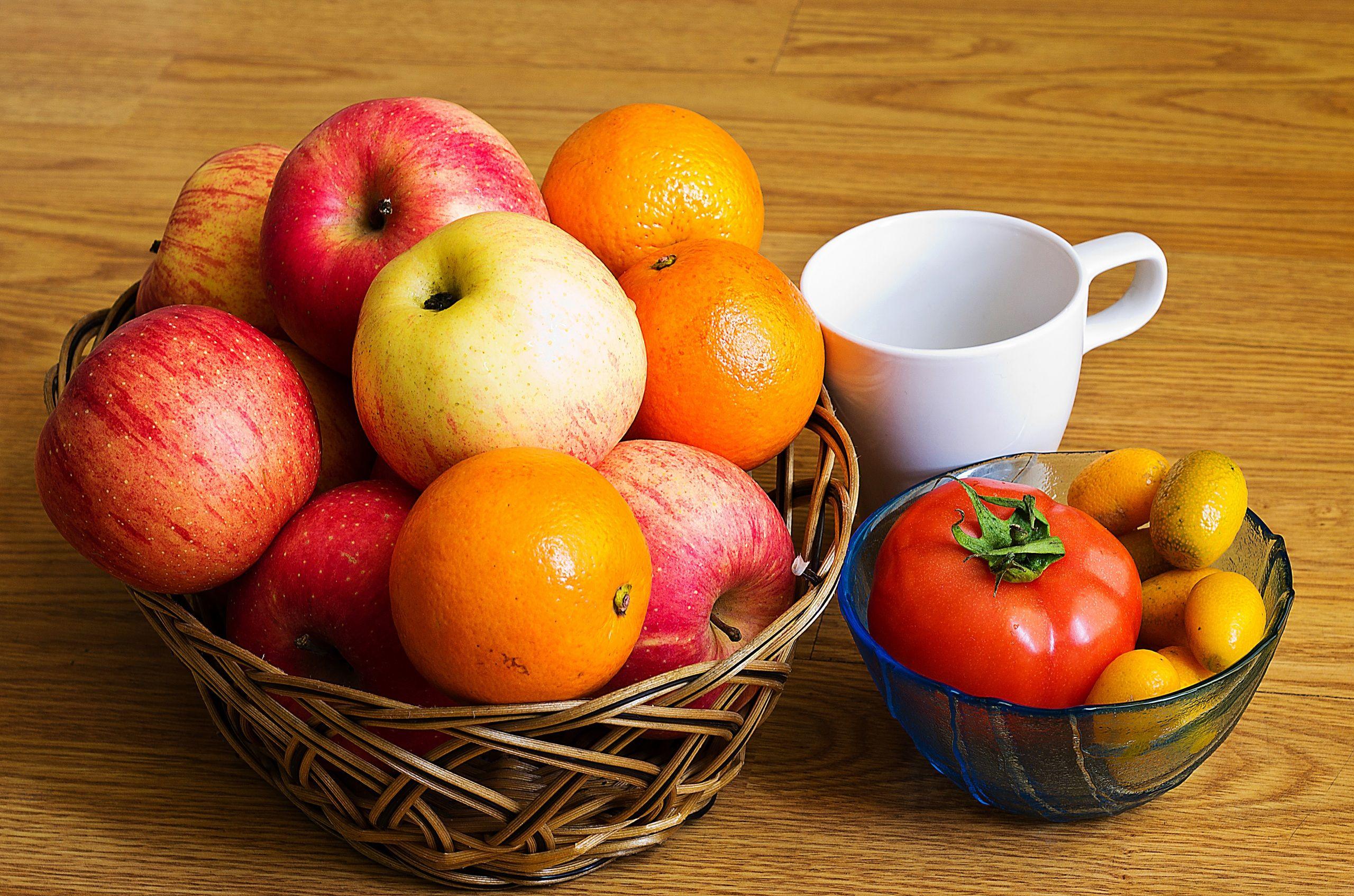 2560x1695 Desktop Wallpaper Tomatoes Orange fruit Apples Wicker 2560x1695