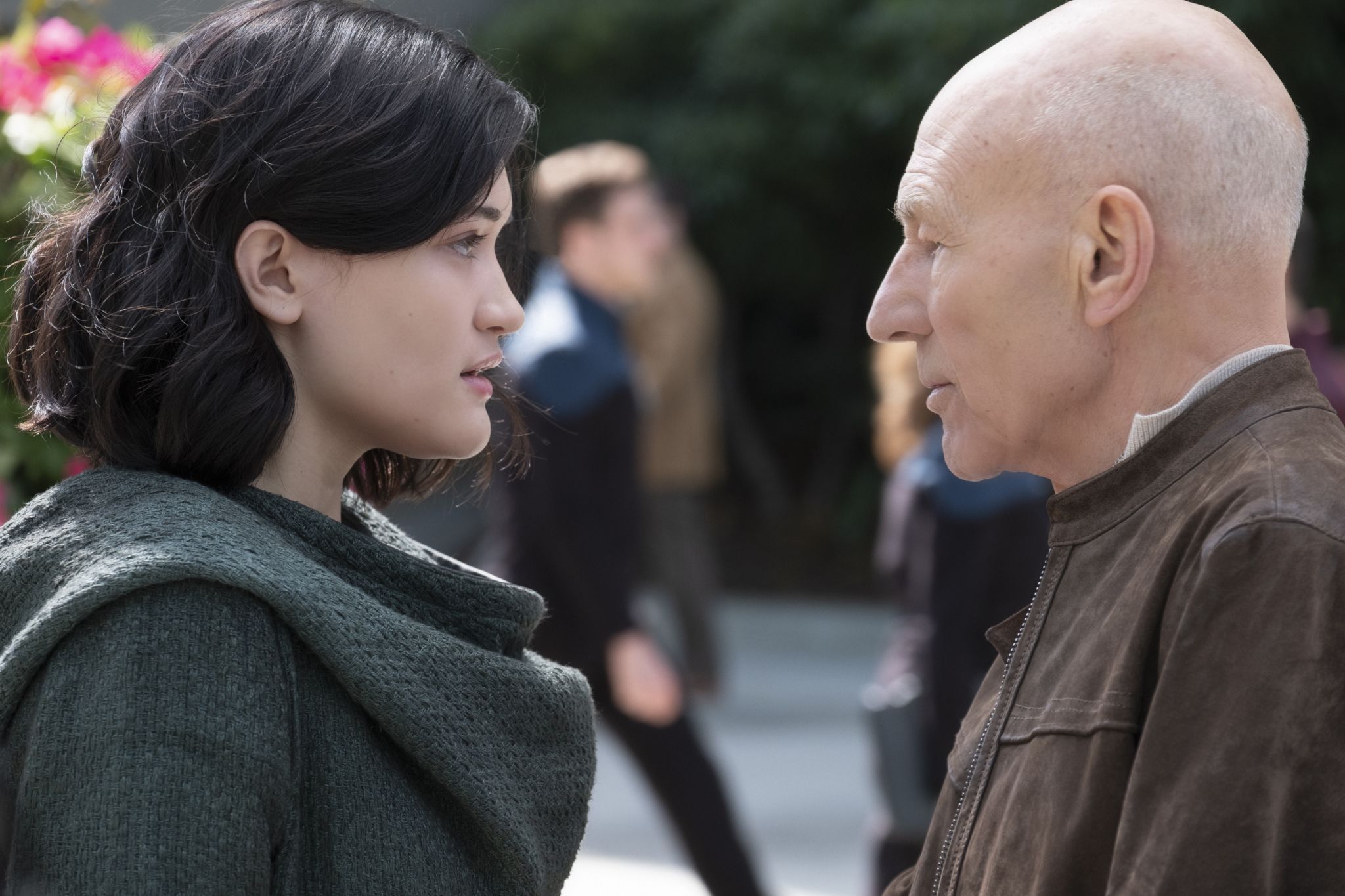 2048x1365 Download Soji Asher Isa Briones Jean Luc Picard Patrick Stewart TV Show Star Trek: Picard HD Wallpaperx1365