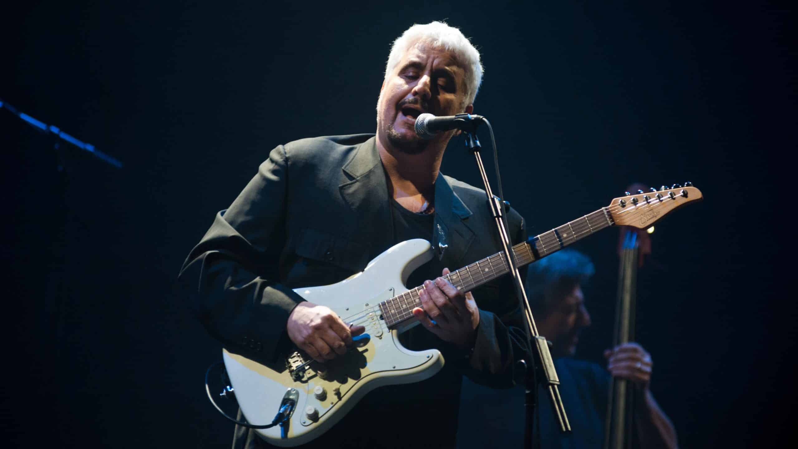 2560x1440 Pino Daniele: 10 canzoni con il tocco del Mascalzone Latino