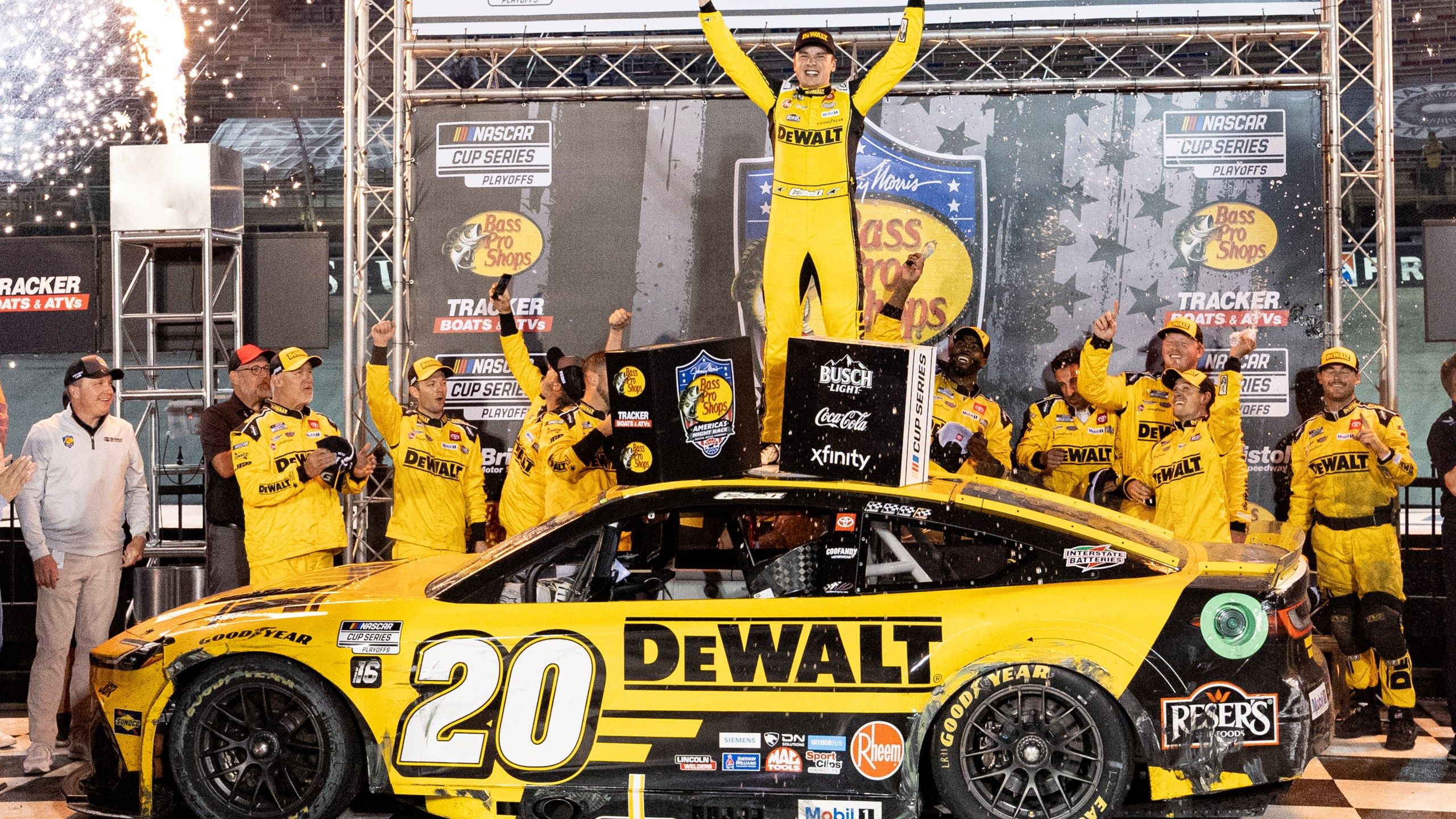 2560x1440 Bell wins at Bristol, completing sweep in first round of NASCAR Cup playoffs for Joe Gibbs Racing