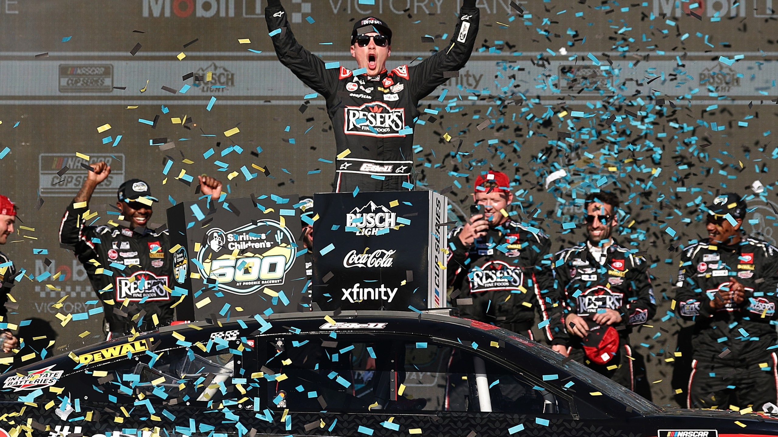 2560x1440 Christopher Bell is all in for his fourth win of the season