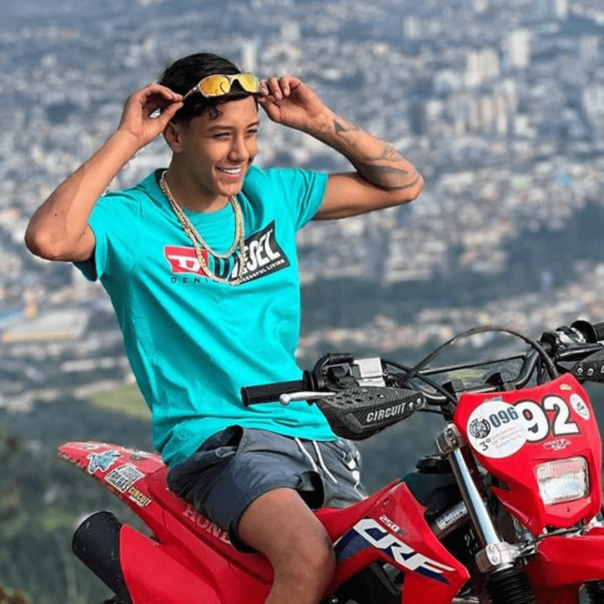 1200x1200 Meno Kabrinha sofre acidente e é operado após lesão na cabeça