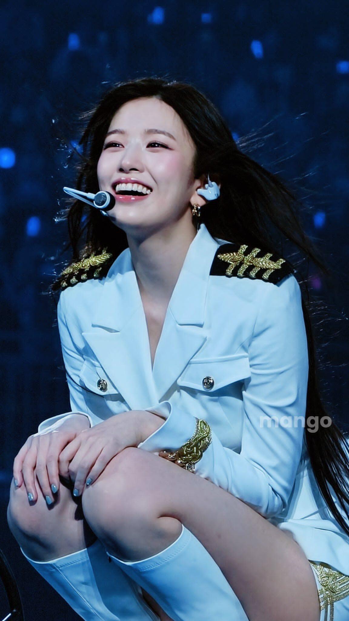 1152x2048 An Yujin Wallpaper Free Download. High Quality Idol Photo Collection