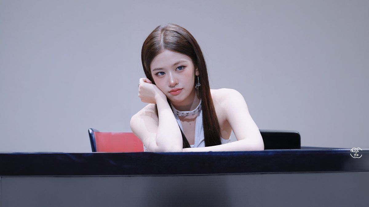 1200x675 안유진 #유진 #YUJIN #아이브 #IVE #배경화면 #Wallpaper #LockScreen Photographed An Yujin 260307 twt PC Wallpaper