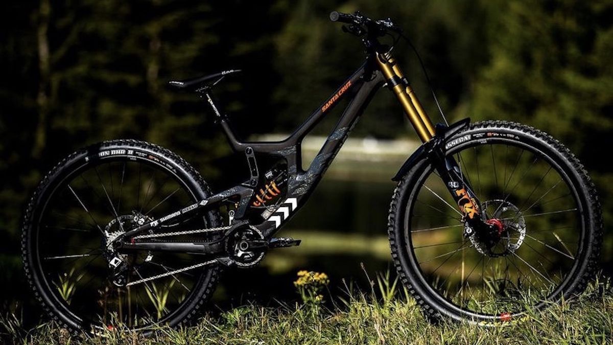 1200x675 Pro Bike: Greg Minnaar's Santa Cruz V10