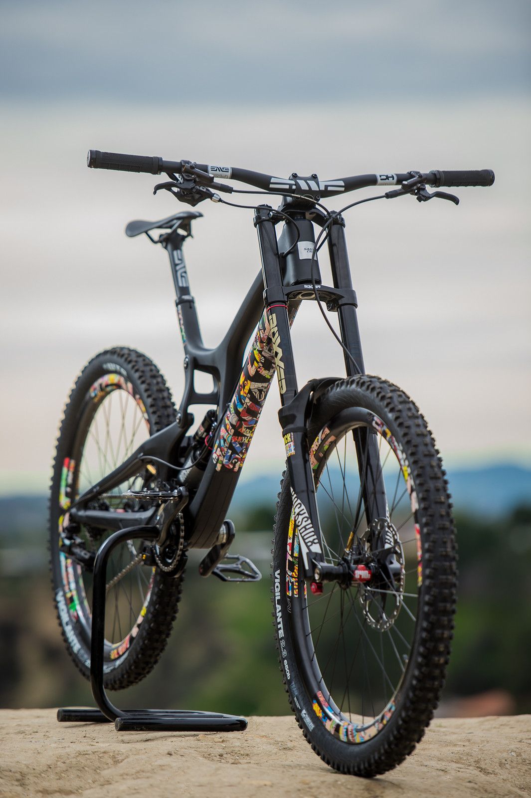 1065x1600 Custom 27.5 Santa Cruz V10's Bike Check