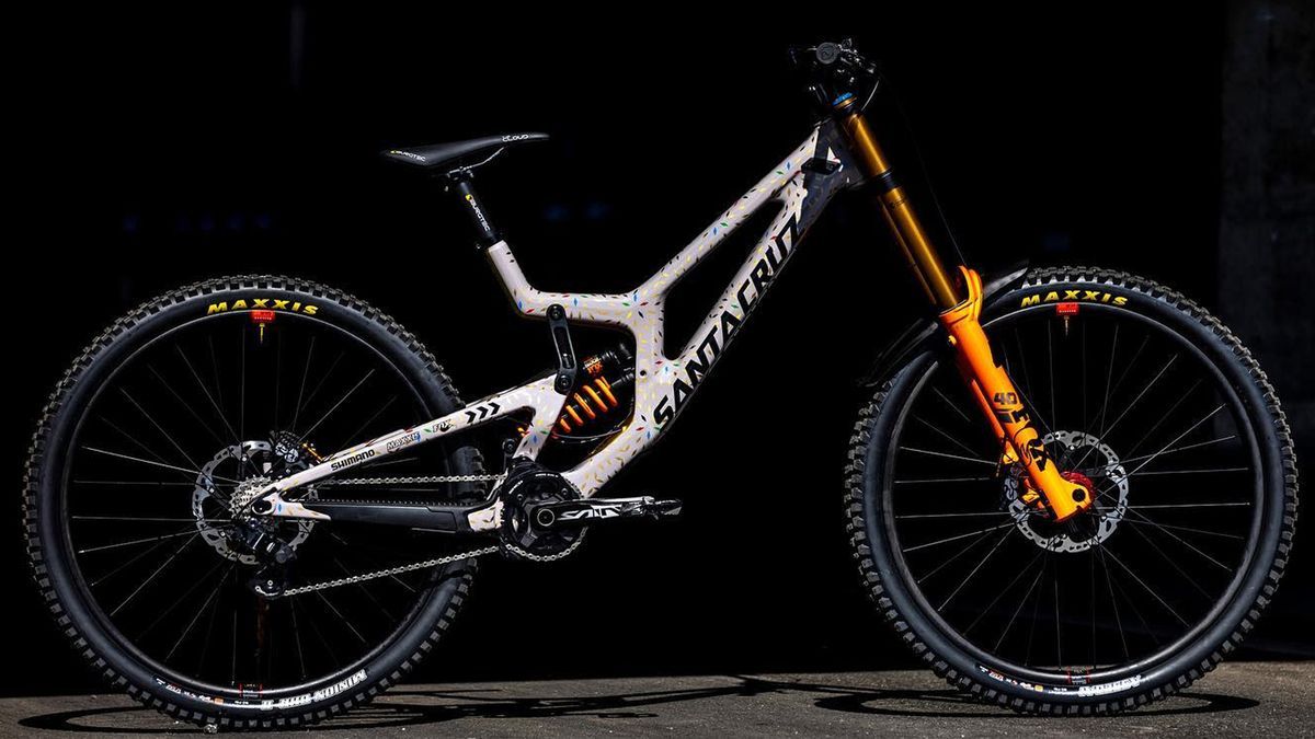 1200x675 Pro bike: Greg Minnaar's customized Santa Cruz V10