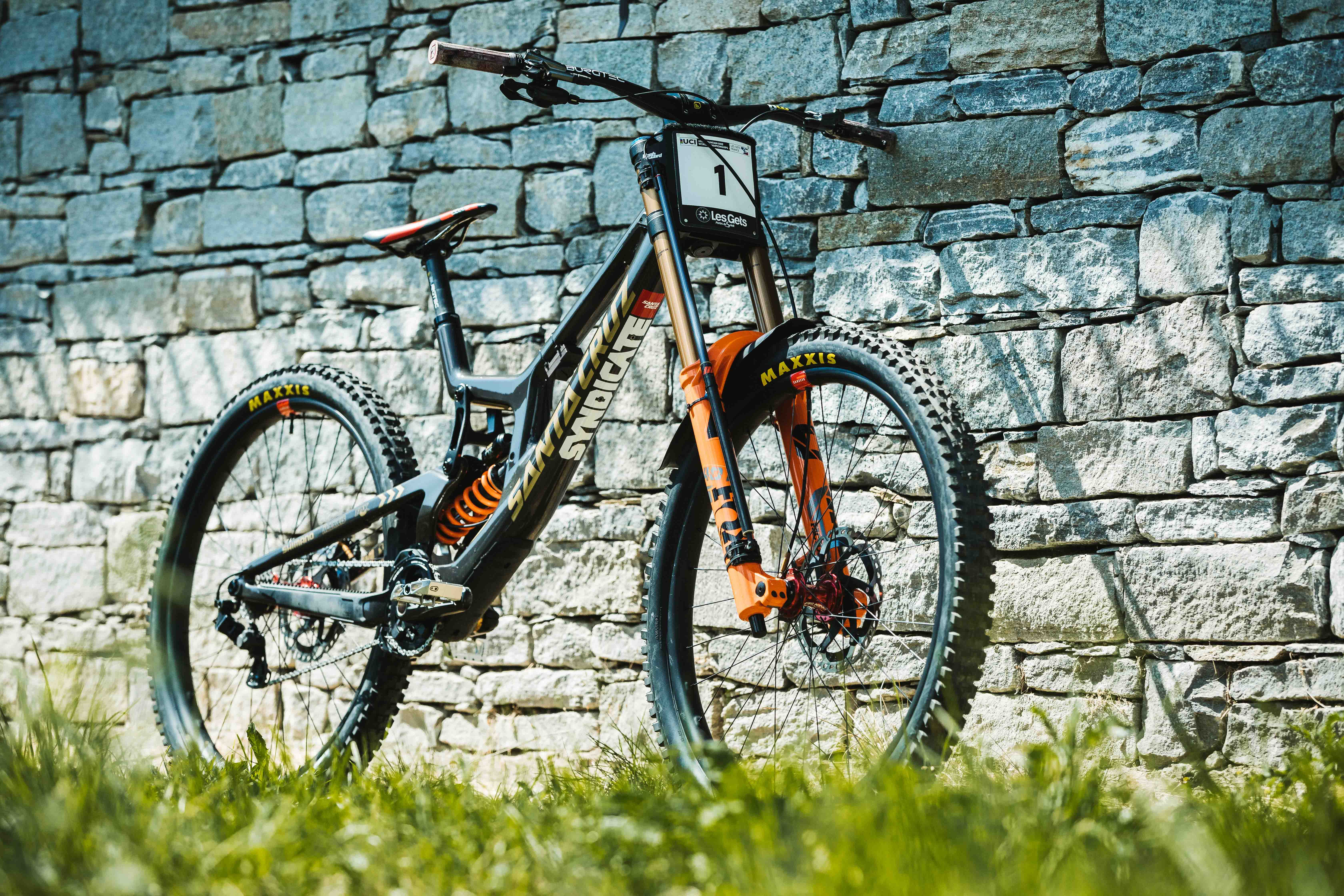 6720x4480 Defending champion Greg Minnaar's custom Santa Cruz V10 for this weekend's World Championships