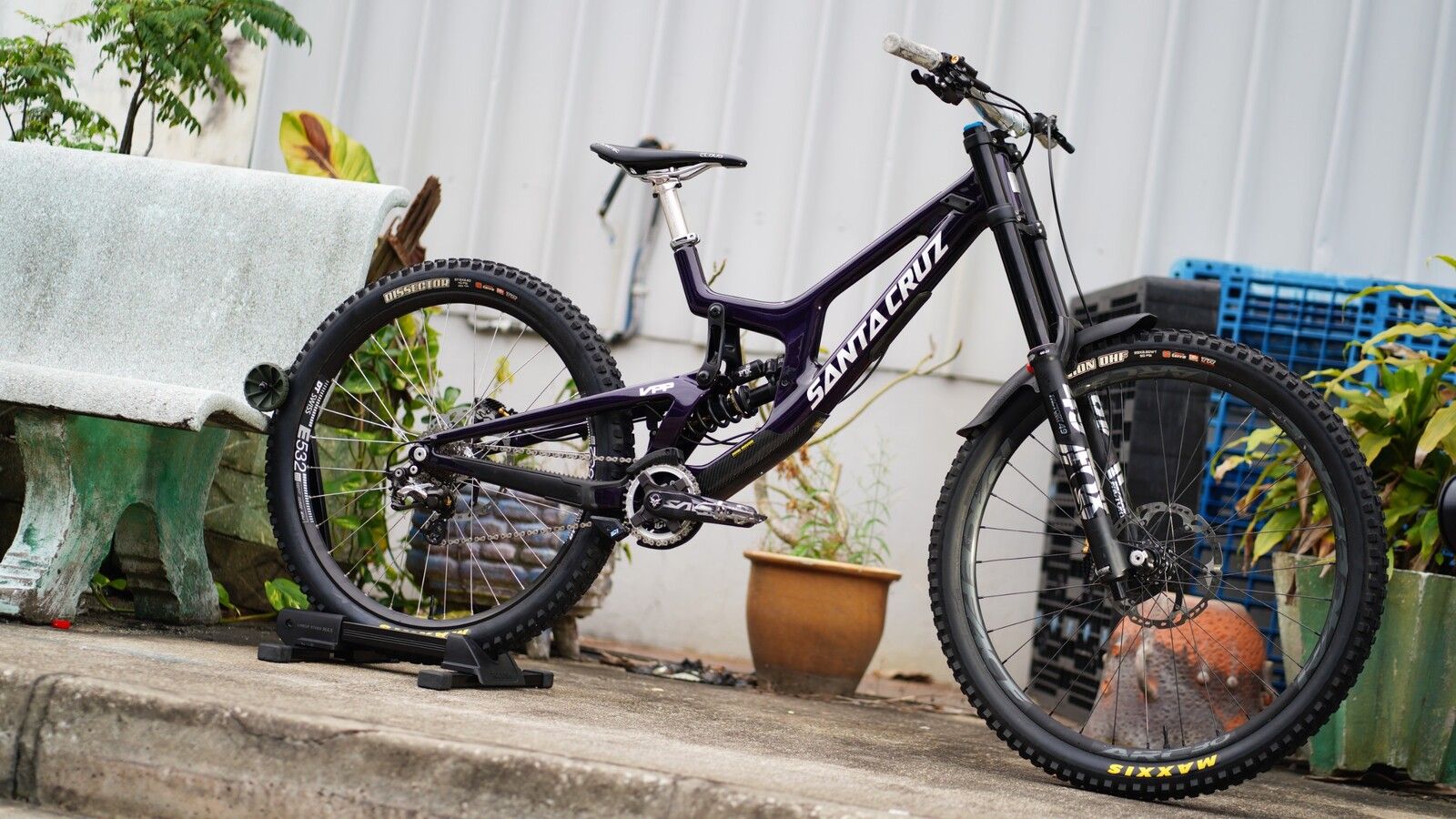 1600x900 Santa Cruz V10 CC Custom Painted's Bike Check