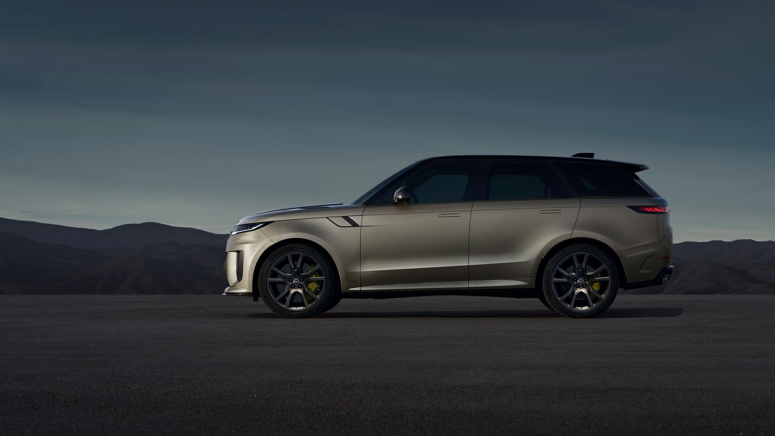 2560x1440 Land Rover Range Rover Sport SV Wallpaper 2024 Land Rover Range Rover Sport SV Wallpaper
