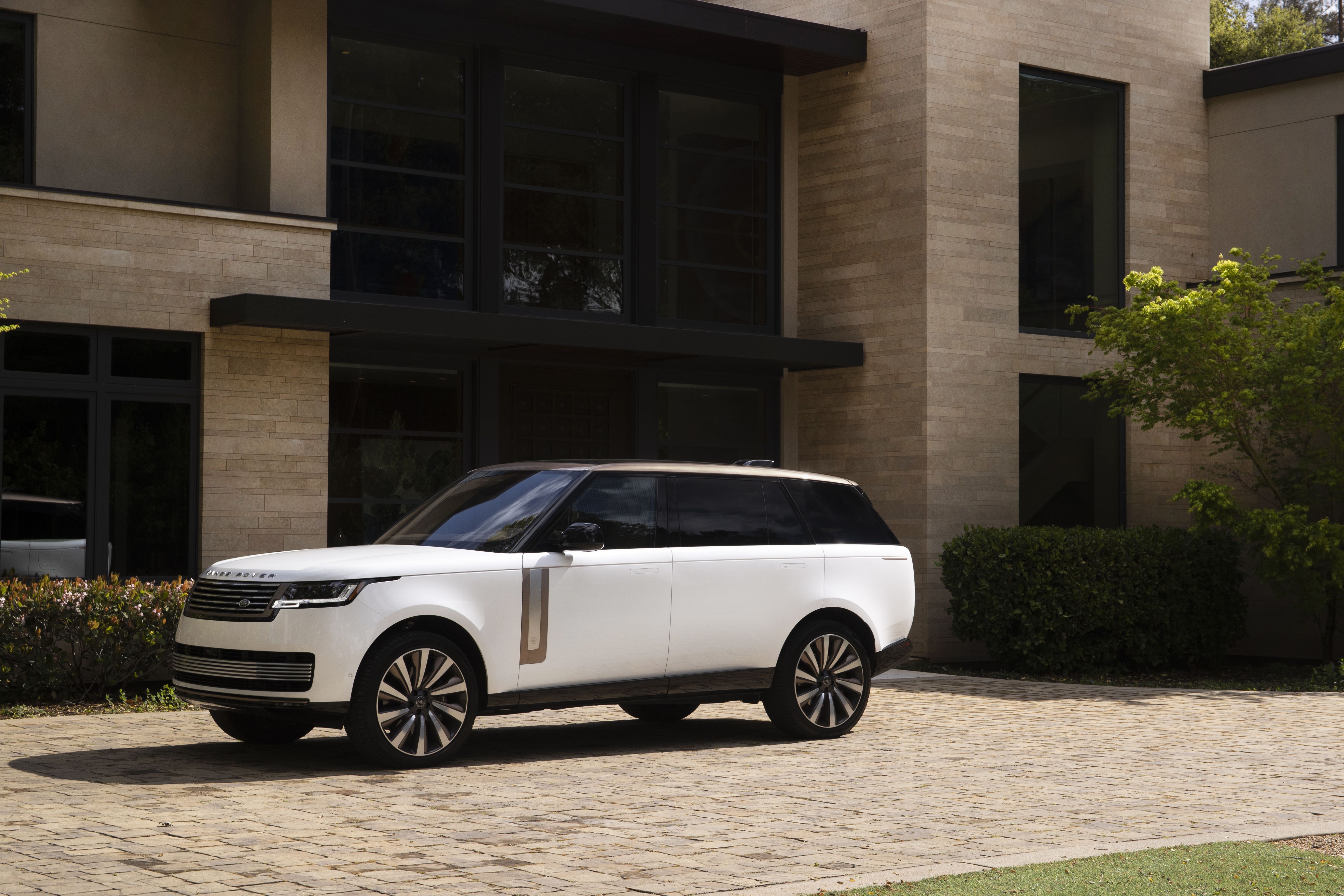 5472x3648 Download Vehicle Range Rover SV 4k Ultra HD Wallpaperx3648