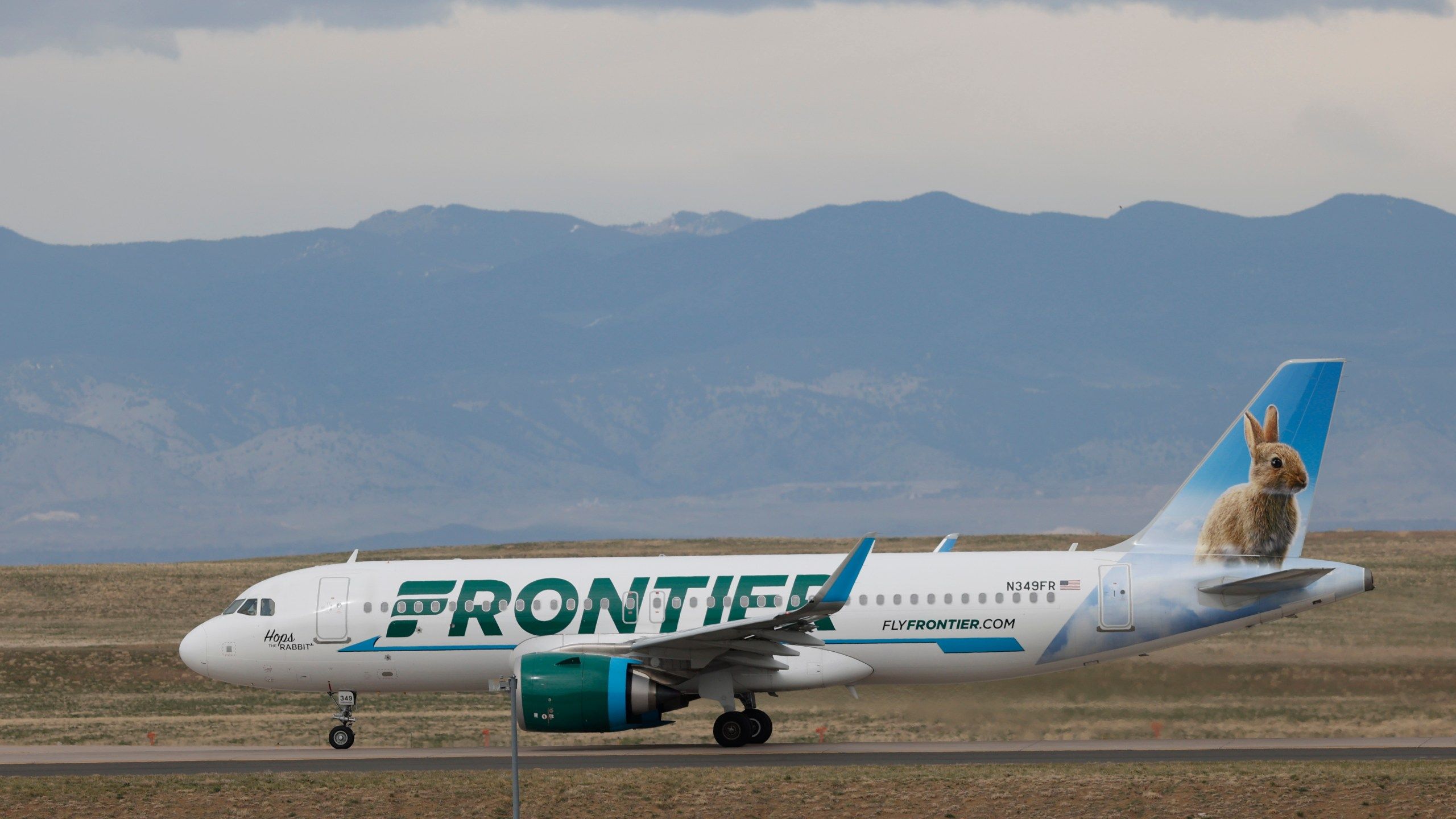 2560x1440 Frontier Airlines Will Drop Open Seat Fee That Drew Attacks