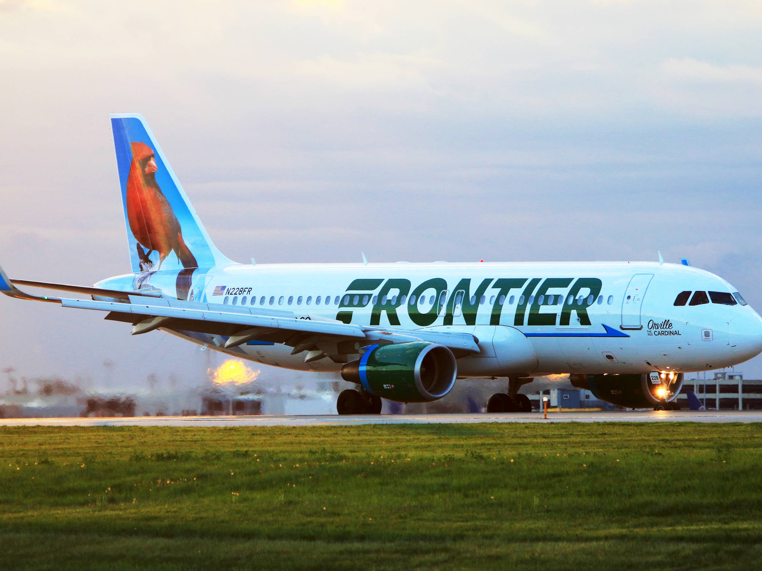 2560x1920 Frontier Airlines Calls Cops on Women Over Baggage Fees