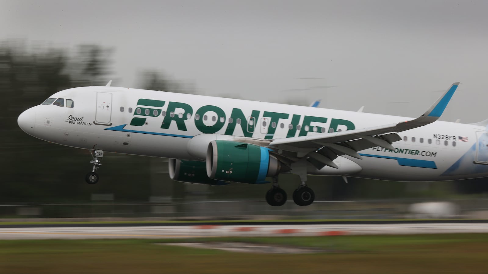 1600x900 Crazed Frontier Airlines Passenger Breaks Window In Mid Flight Meltdown