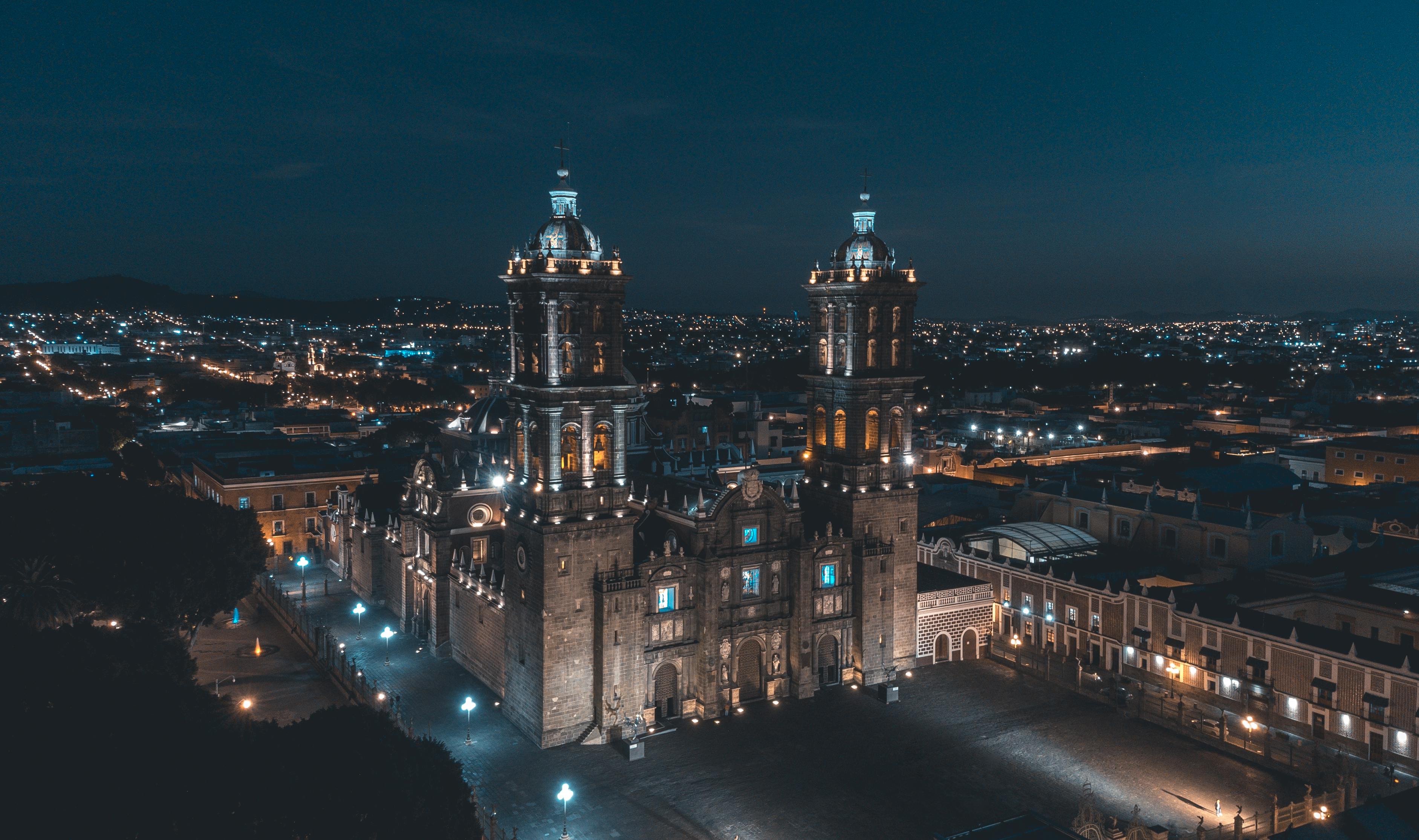 3766x2230 Night View of Puebla Cathedral, Mexico · Free