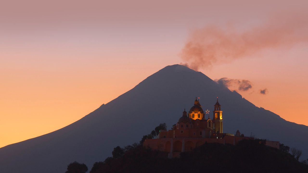 1280x720 Church of Nuestra Señora de los Remedios and Popocatépetl, Puebla, Mexico Gallery · Peapix