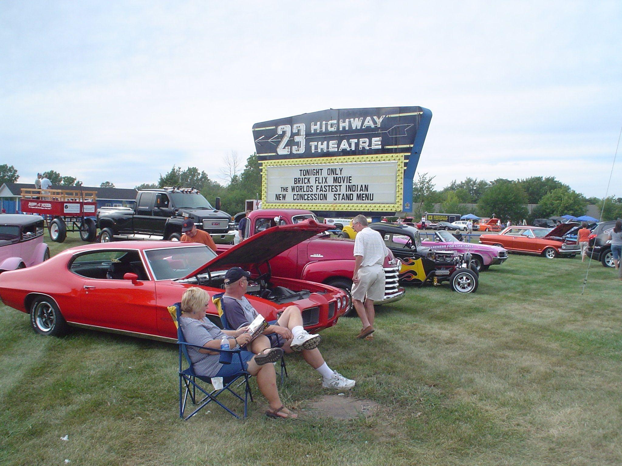 2048x1536 Hundreds Of Classic Cars Roll Into Flint Drive In Theater To Kick