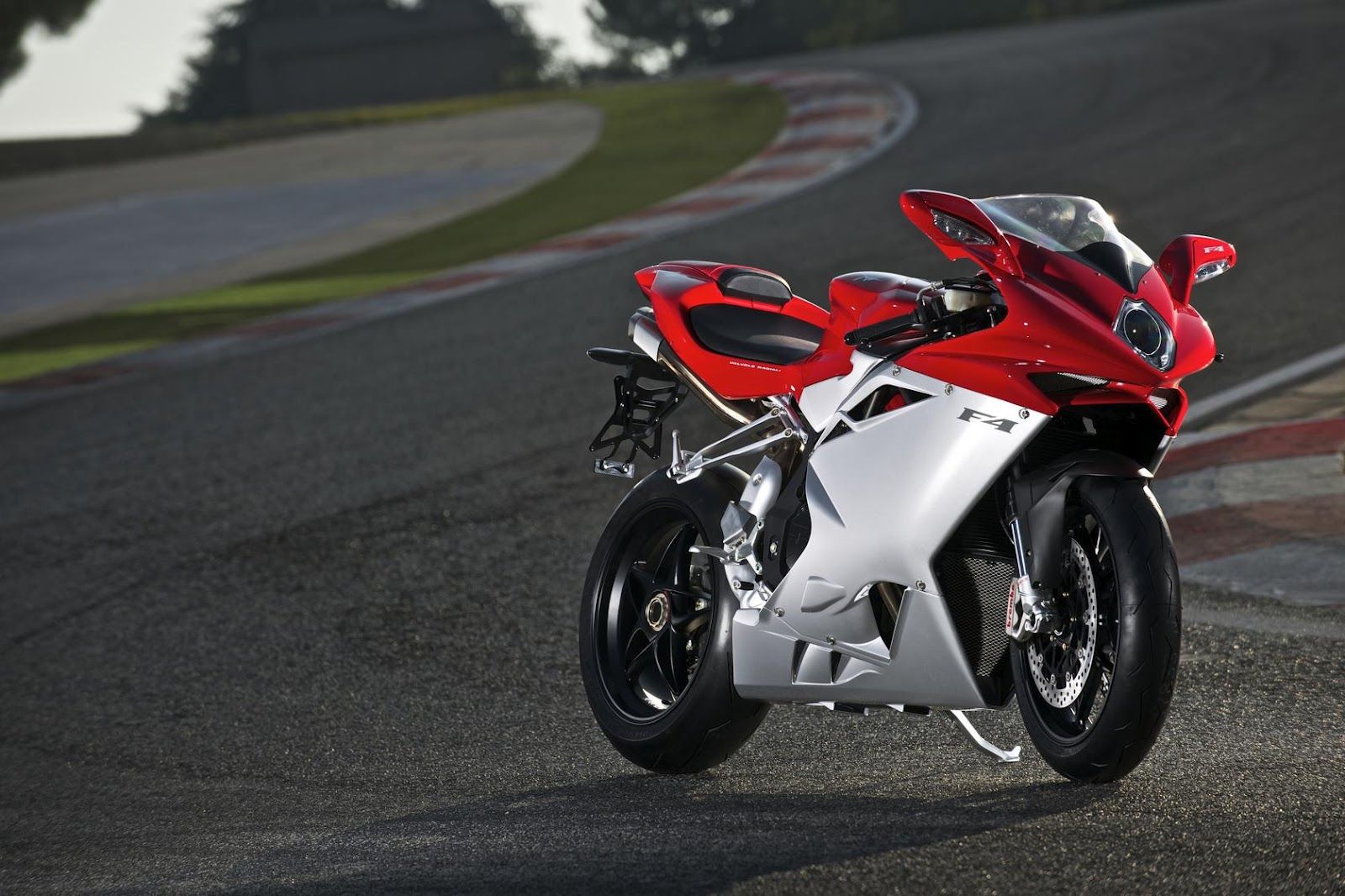 1600x1066 All 'bout Cars: MV Agusta F4