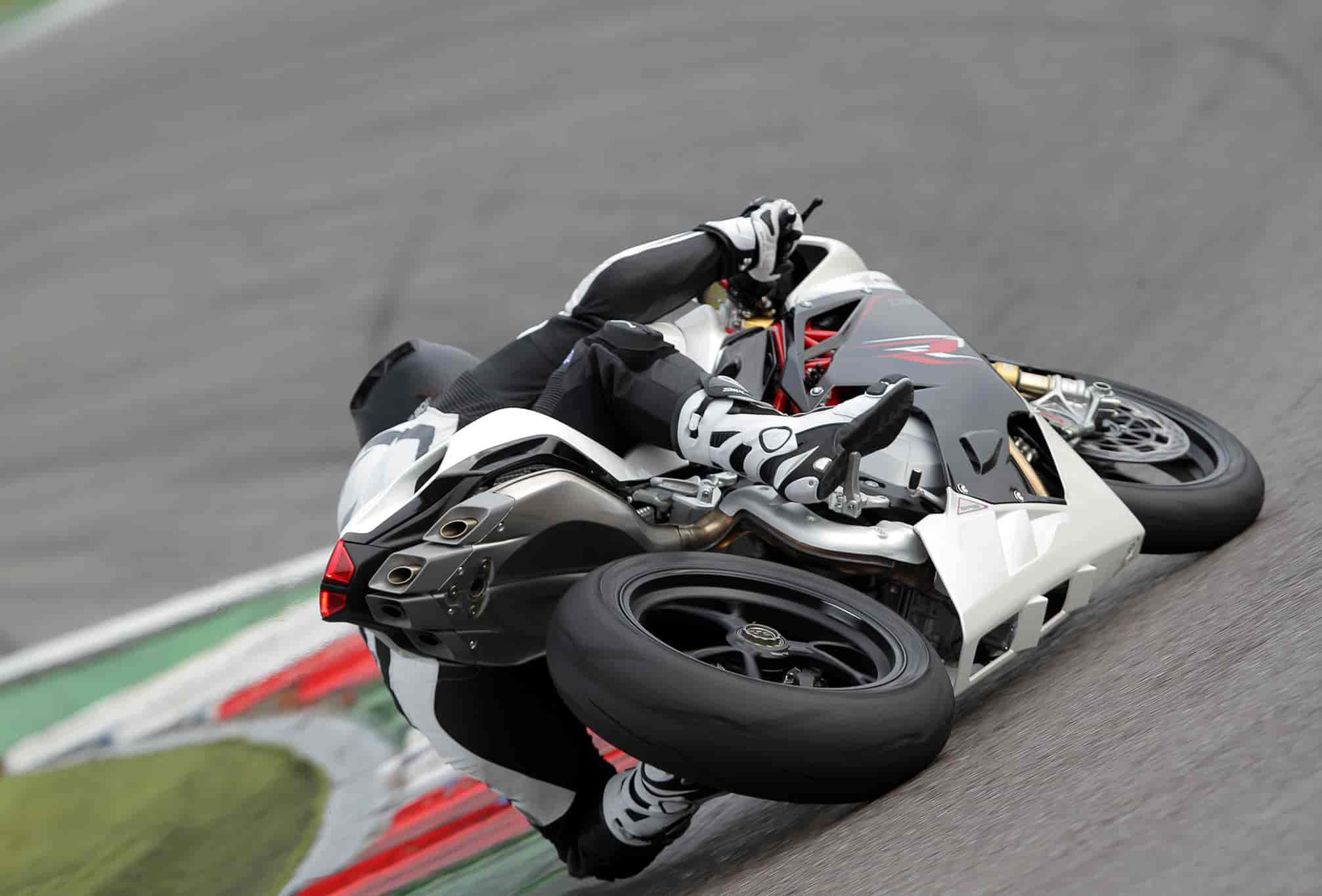 2013x1365 MV Agusta F4RR Review
