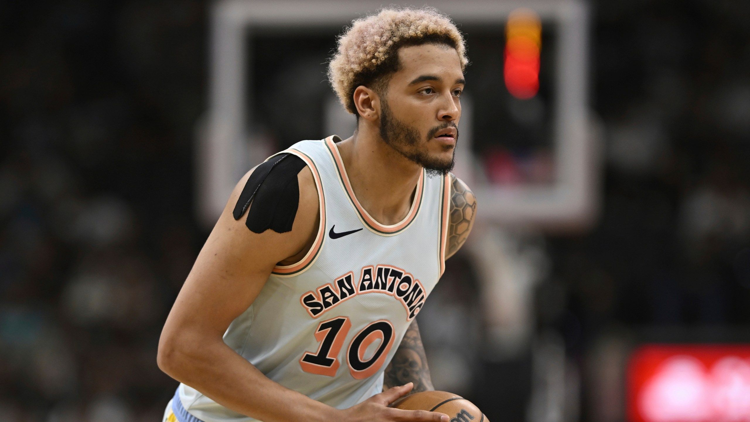 2560x1440 Spurs forward Jeremy Sochan to miss season opener against Mavericks with sprained left wrist