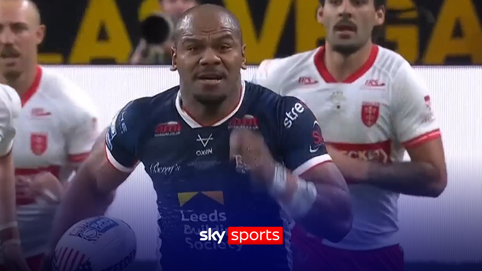 2048x1152 Maika Sivo makes a huge break downfield and shifts it out wide for Ryan Hall to cruise over